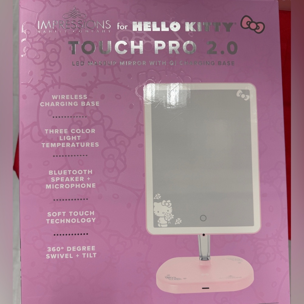 HELLO KITTY MAKE UP MIRROR WITH TOUCH PAD AND LED LIGHTS
(Medium size)